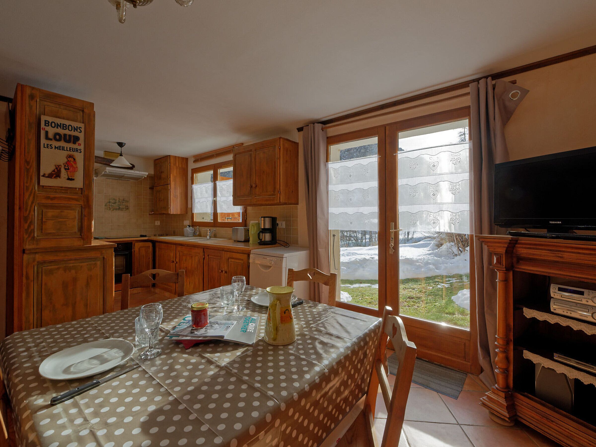 Fridge, microwave, dishwasher