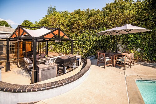 Peaceful 3-bedroom house with pool in charming Claremont