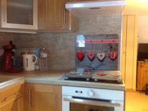 Réfrigérateur, four à micro-ondes, lave-vaisselle