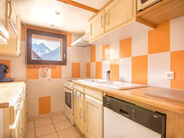 Fridge, microwave, dishwasher