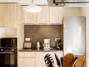 Réfrigérateur, four à micro-ondes, lave-vaisselle