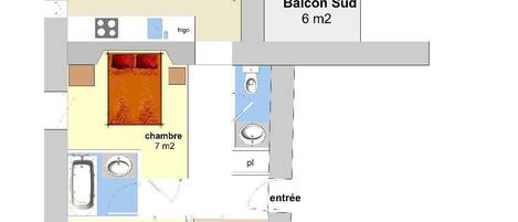 Een plattegrond van een hotelkamer met balkon, keuken, twee slaapkamers, badkamer en woonkamer.