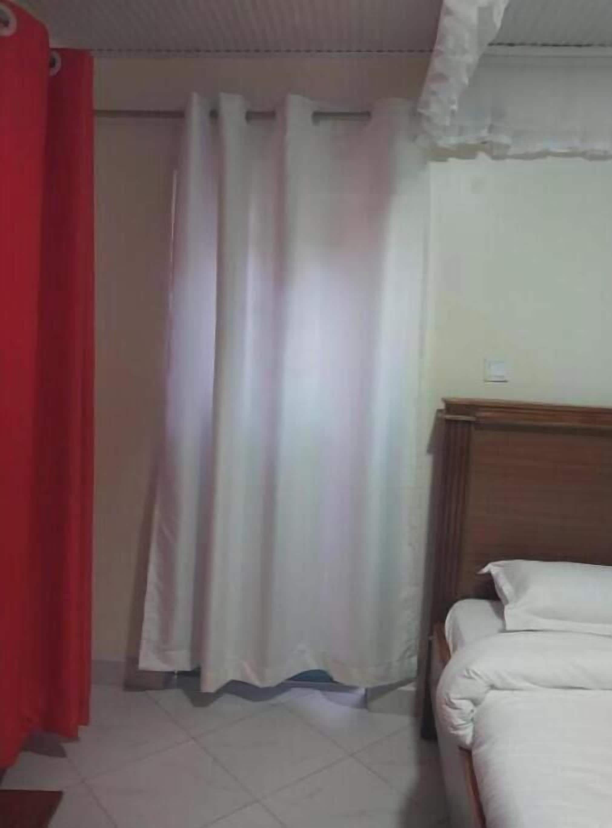 1 bedroom, bed sheets