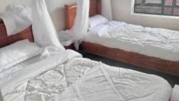 1 bedroom, bed sheets