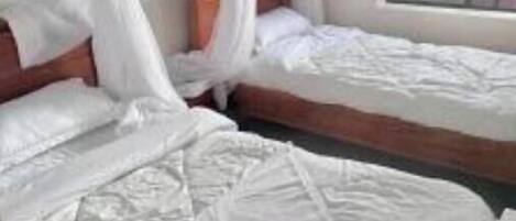 1 bedroom, bed sheets