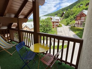 Outdoor dining - 2-room apartment for 4 people, balconies and ski locker, Valloire (Valloire)