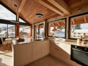 Réfrigérateur, four à micro-ondes, lave-vaisselle