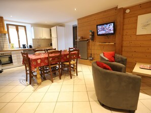 Réfrigérateur, four à micro-ondes, lave-vaisselle