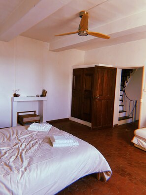 4 Schlafzimmer, Bügeleisen/Bügelbrett, Reisekinderbett, Bettwäsche