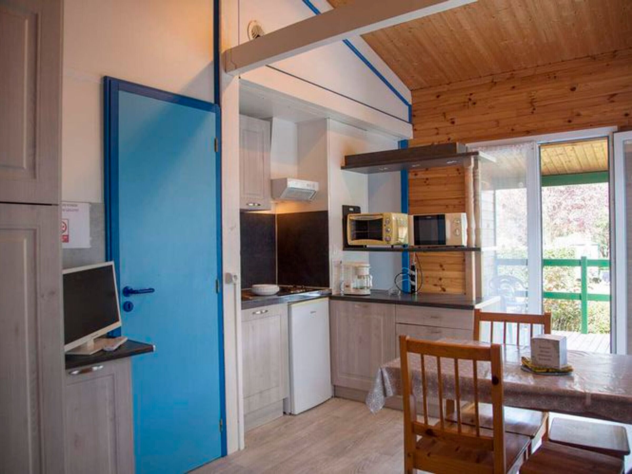 Fridge, microwave, coffee/tea maker