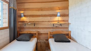 2 bedrooms, bed sheets