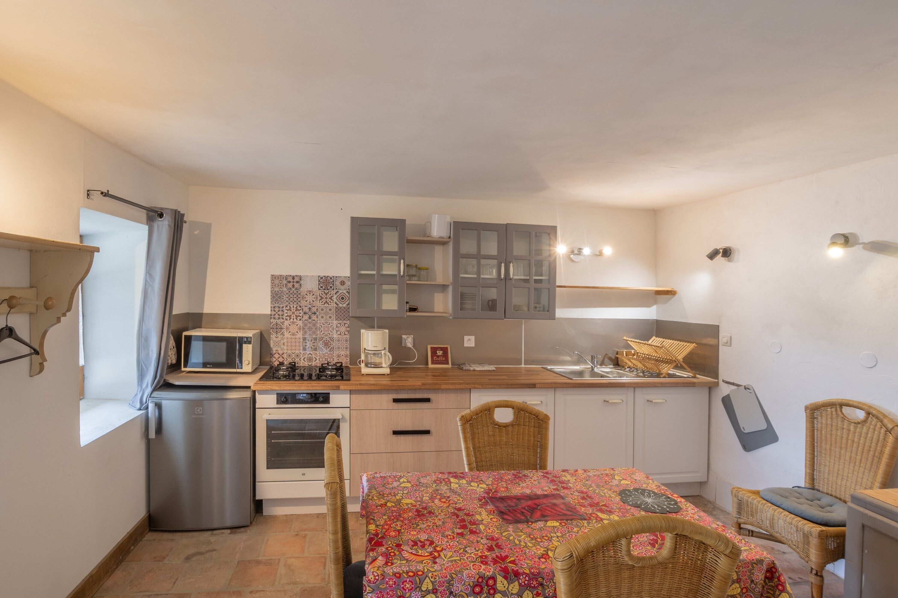 Køleskab, mikrobølgeovn, ovn, kogeplade