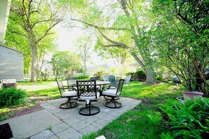 تناول الطعام بالخارج