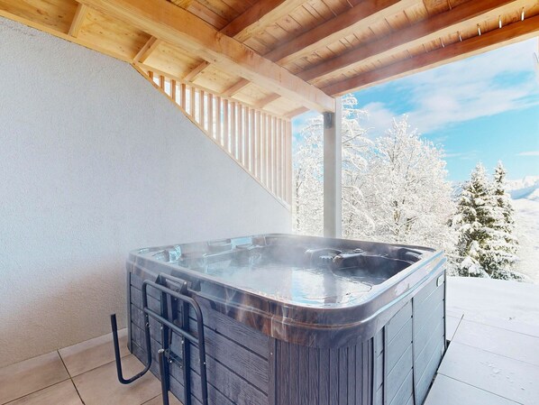 Bain à remous extérieur