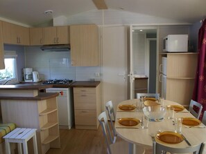 Microwave, coffee/tea maker, toaster