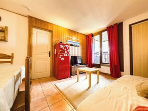 2 chambres, fer et planche à repasser, draps fournis
