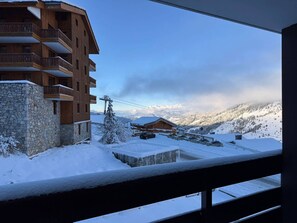 Property grounds - Modern apartment in Méribel, spacious with balconies, close to slopes (Méribel)