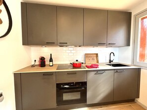 Fridge, microwave, stovetop, dishwasher