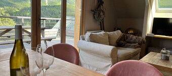 Encantador Chalet en Bosque cerca de Golf y Esquí en Corrençon