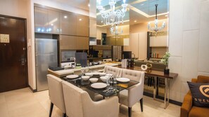 Deluxe Suite, 2 Bedrooms | Living area
