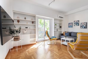 Apartment, 3 Bedrooms, Balcony, City View | Living room