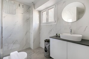 Bathroom - Artsi - 3BR Apt w Balcony in Athens (Athens)