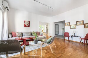 Living room - Artsi - 3BR Apt w Balcony in Athens (Athens)