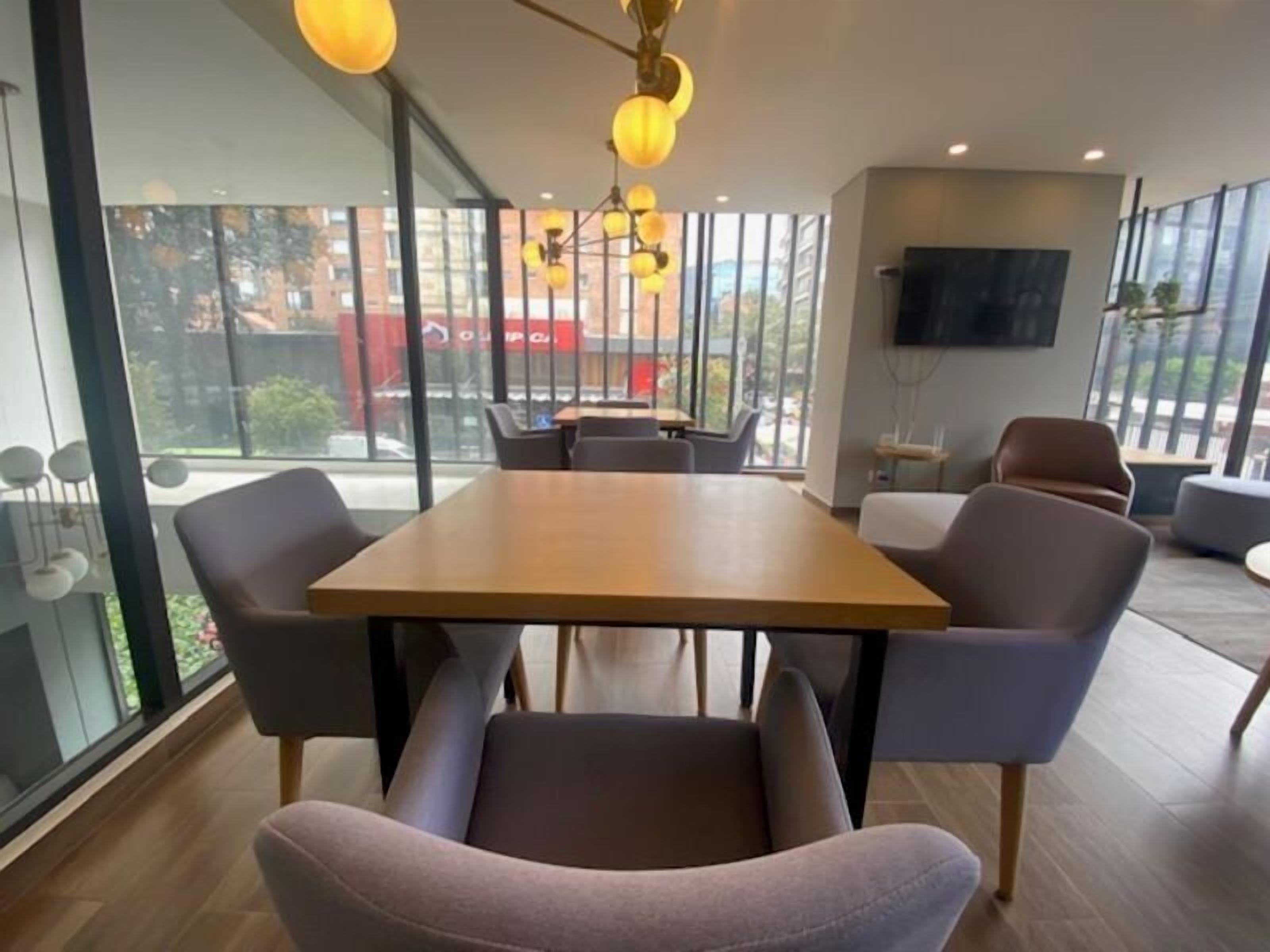 Basic Apartment | Dining