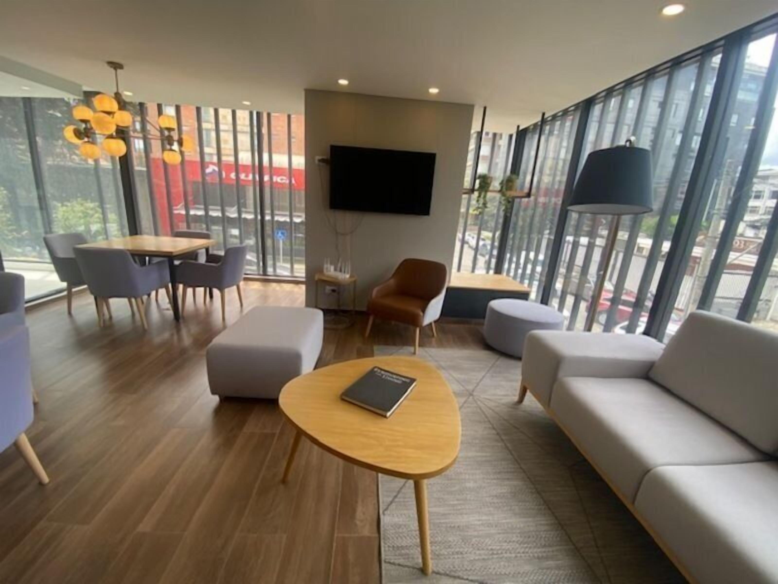 Basic Apartment | Living area