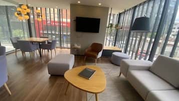 Basic Apartment | Living area