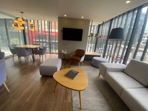 Basic Apartment | Living area