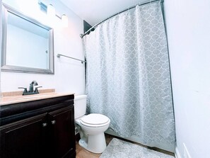 Towels, shampoo, toilet paper