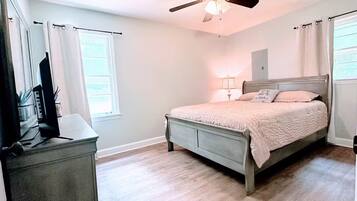 3 chambres, bureau, Wi-Fi gratuit, draps fournis