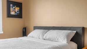 2 bedrooms, desk, iron/ironing board, free WiFi - Two Floor Apartment » Swimming Pool » Gym (Calgary)