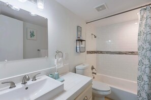 Toallas y papel de baño 