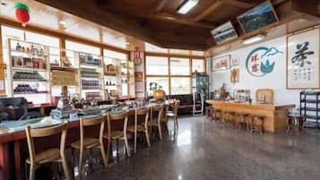 Bar (in der Unterkunft)