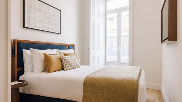 2 habitaciones, tabla de planchar con plancha y cuna de viaje 