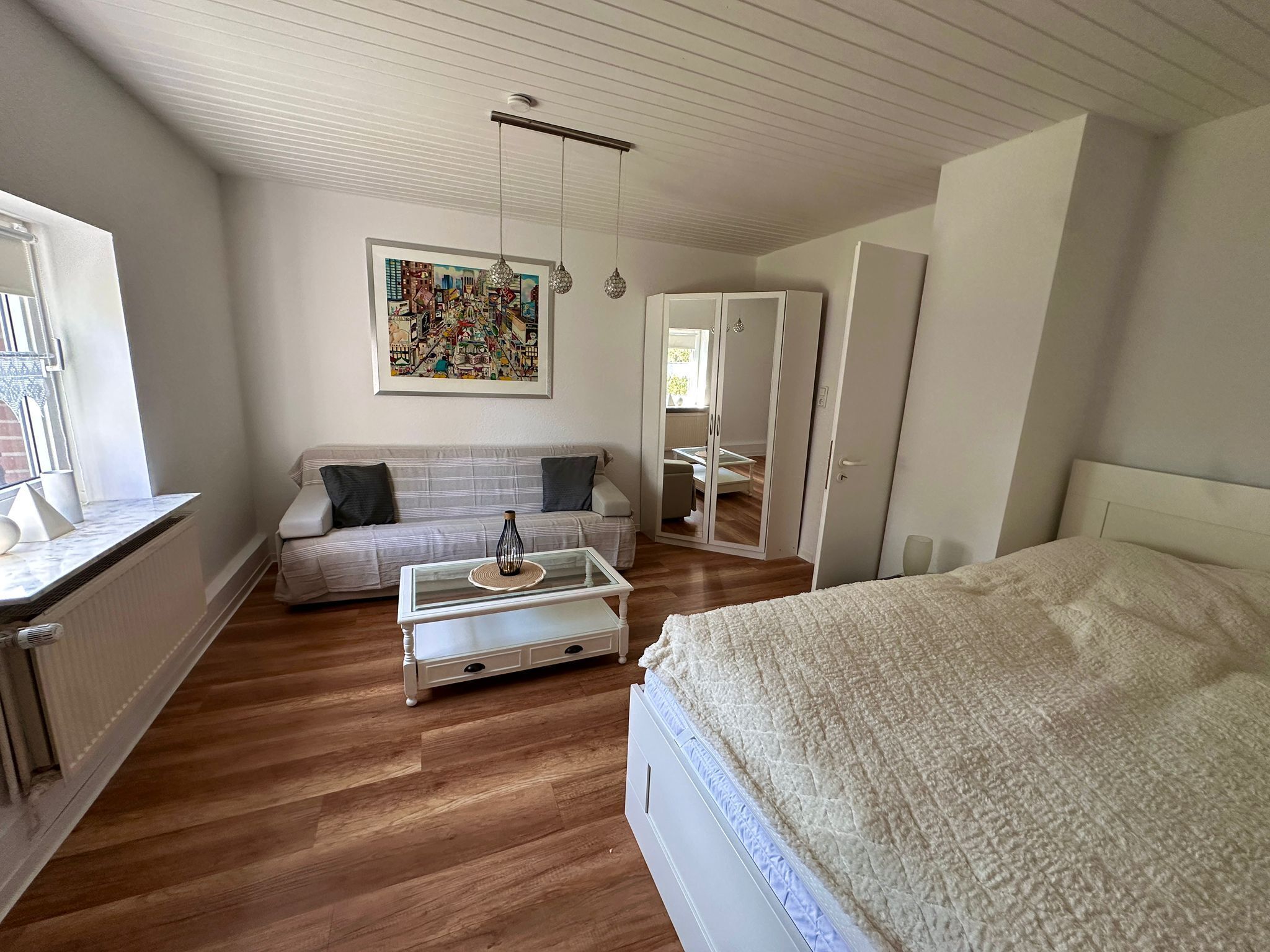 3 室のベッドルーム、デスク、アイロン / アイロン台、旅行用ベビーベッド