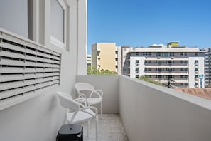 Chambre Supérieure (1 Bedroom) | Balcon
