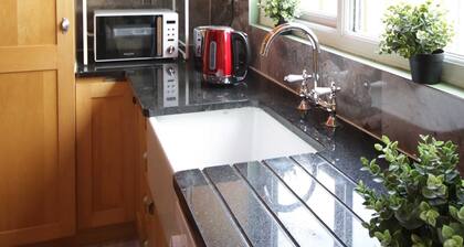 Georgias Gate Studio Cottage - Sleeps 4 & Pets Ok