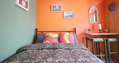 Georgias Gate Studio Cottage - Sleeps 4 & Pets Ok