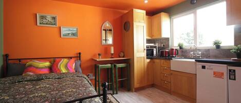 1 chambre, fer et planche Ă repasser, Wi-Fi gratuit, draps fournis