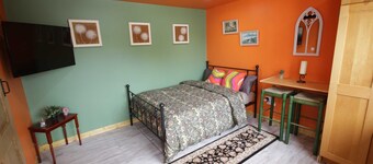 Georgias Gate Studio Cottage - Sleeps 4 & Pets Ok