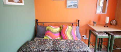 1 dormitori, planxa i posts de planxar, wifi gratuïta i roba de llit