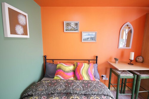 Georgias Gate Studio Cottage - Sleeps 4 & Pets Ok
