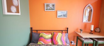 Georgias Gate Studio Cottage - Sleeps 4 & Pets Ok
