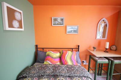 Georgias Gate Studio Cottage - Sleeps 4 & Pets Ok