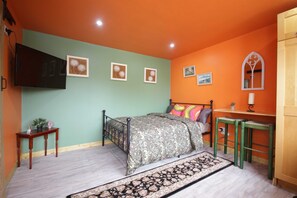 1 غرفة نوم ومكواة/لوح كي وواي فاي مجانًا وملاءات أسرّة