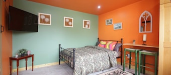 Georgias Gate Studio Cottage - Sleeps 4 & Pets Ok