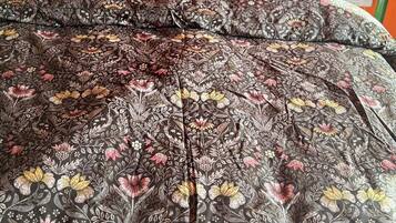 1 غرفة نوم ومكواة/لوح كي وواي فاي مجانًا وملاءات أسرّة